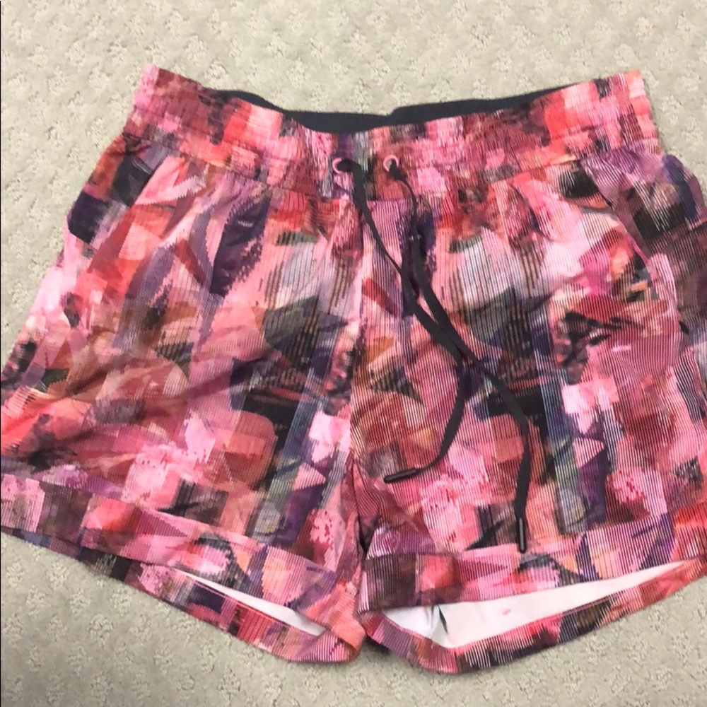 Lululemon Spring Break Away 3” shorts size 8